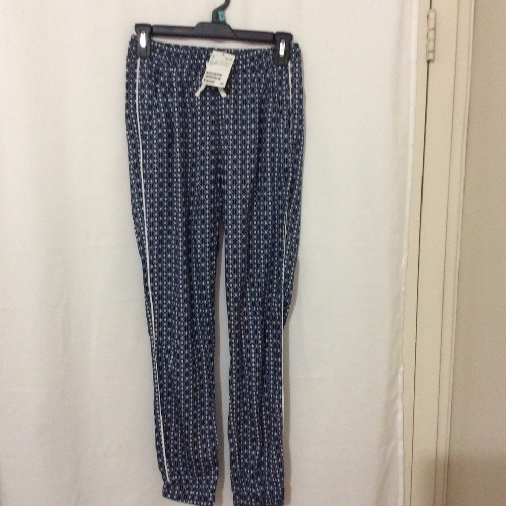 3/$35❤️H&M Blue &white pant with elastic on ankle
